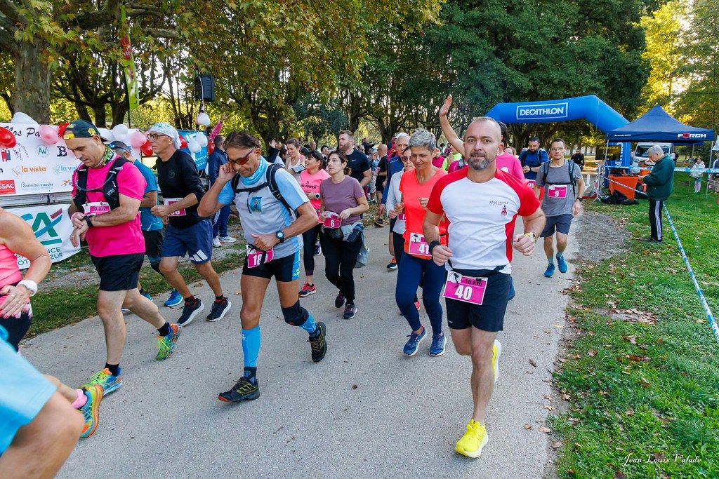 Coureuses en rose, dans l'esprit Octobre Rose